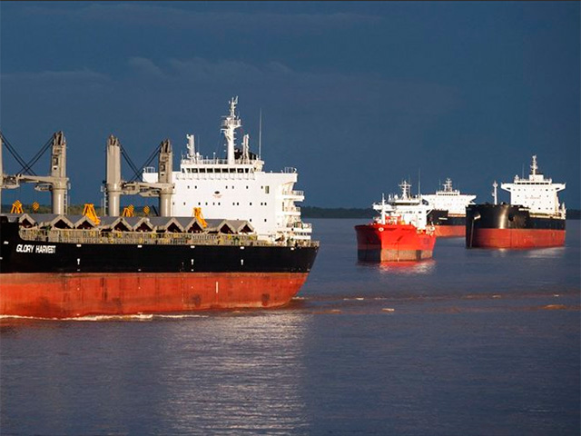 Barcos en el Paraná